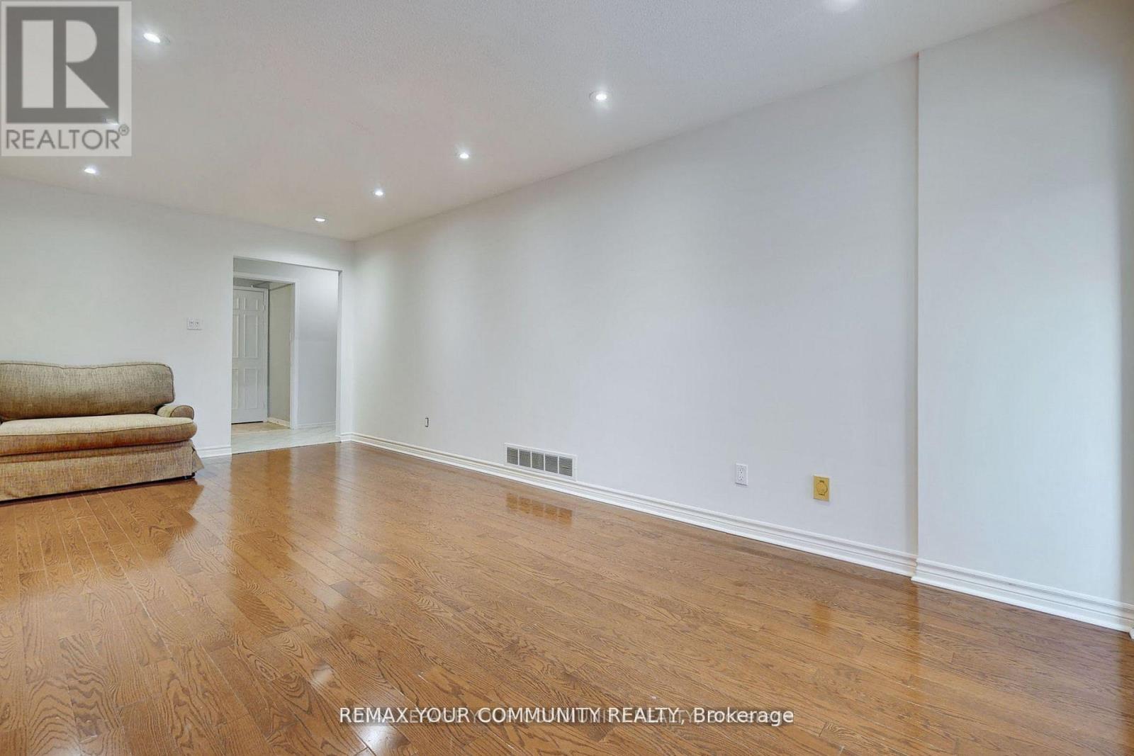 52 MCCALLUM DRIVE - 11