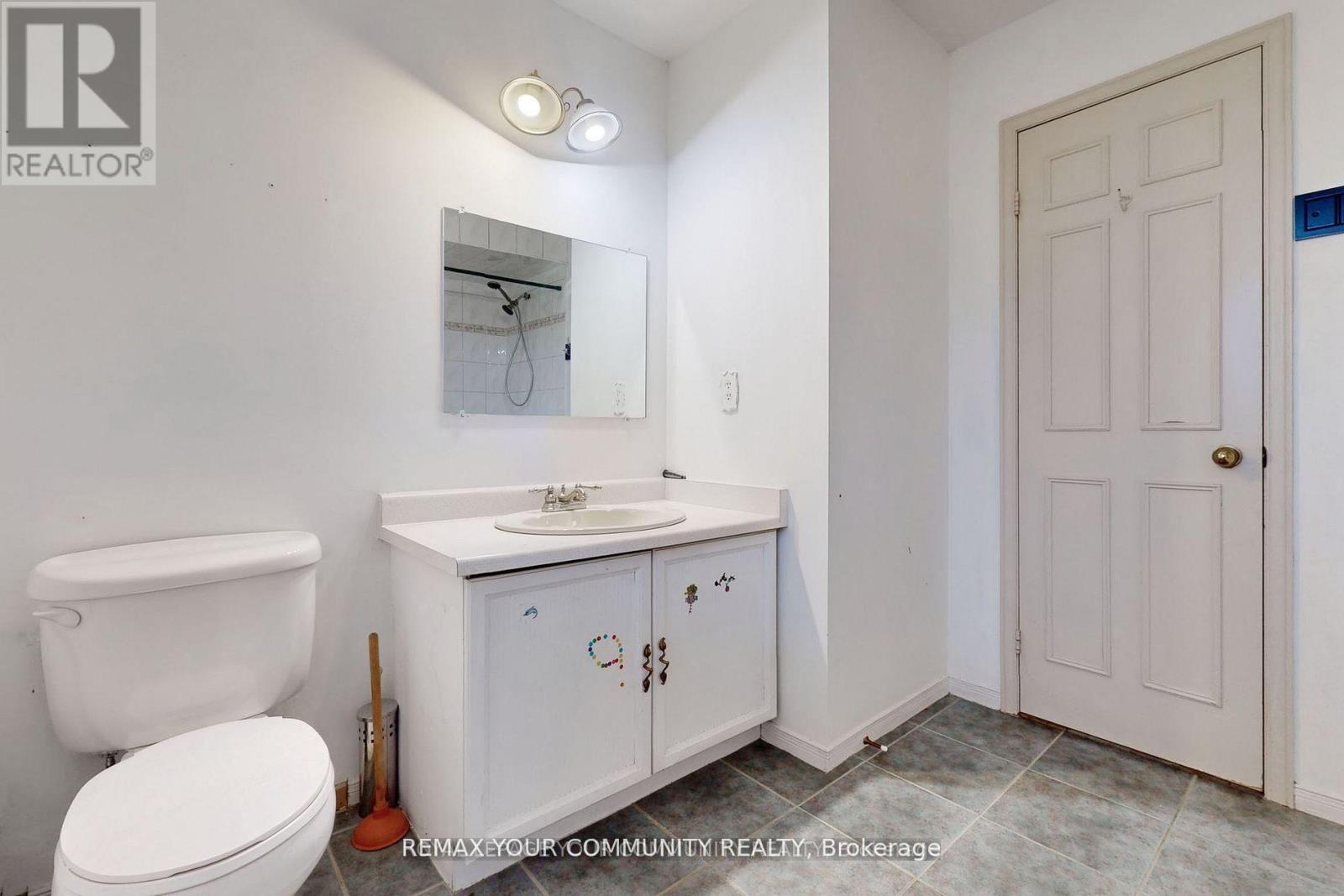 52 MCCALLUM DRIVE - 24