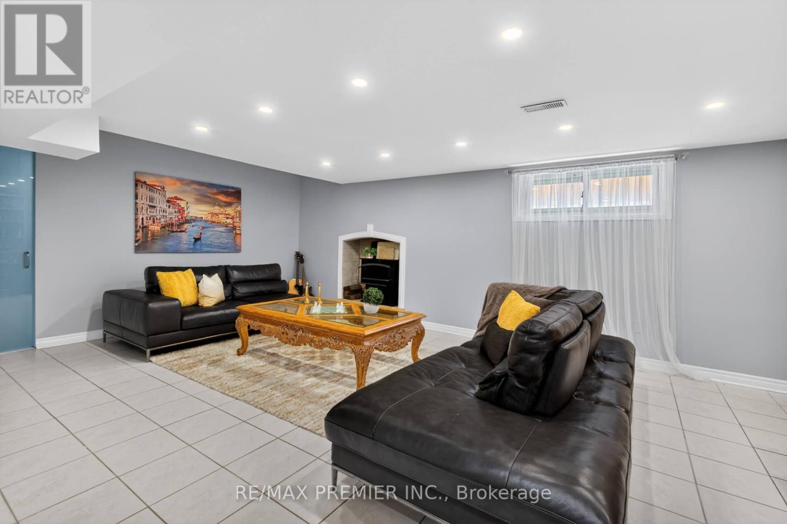 35 LORENGATE PLACE - 27