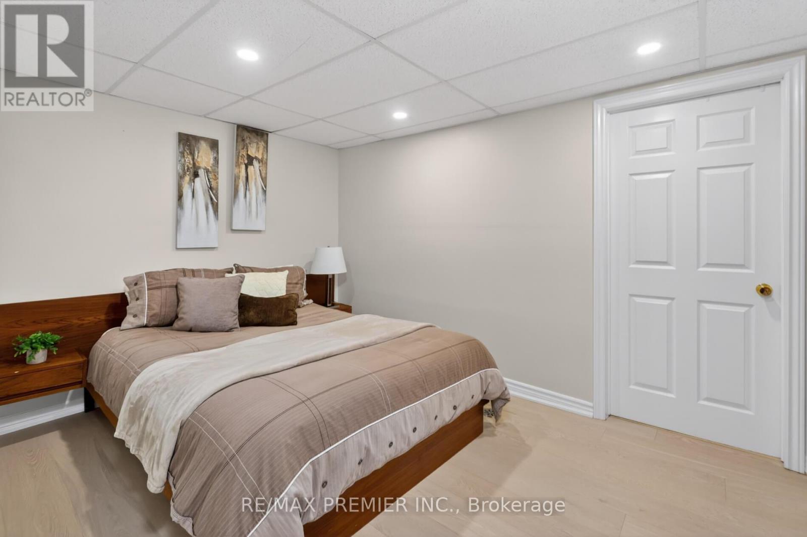 35 LORENGATE PLACE - 30