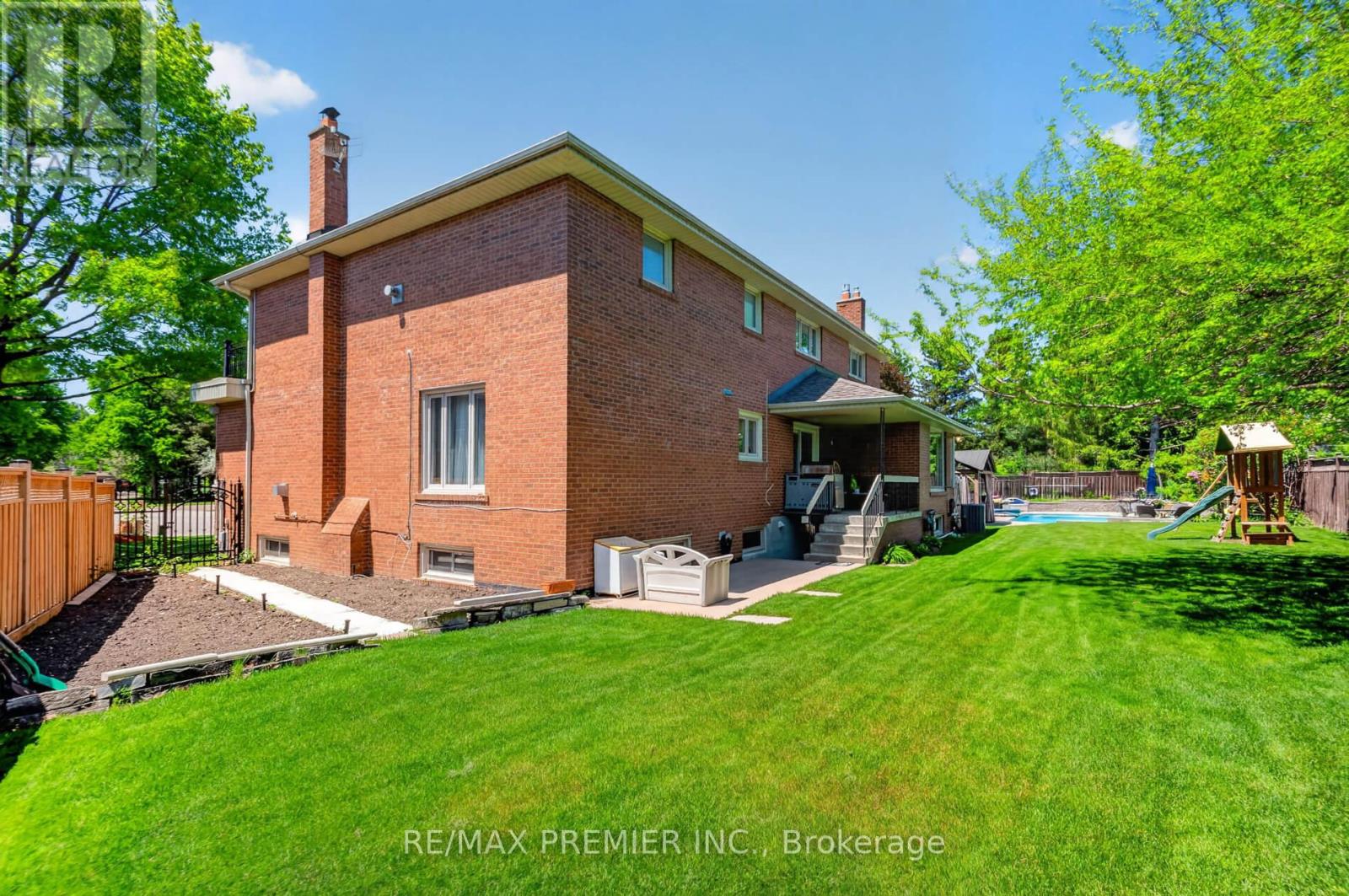35 LORENGATE PLACE - 31