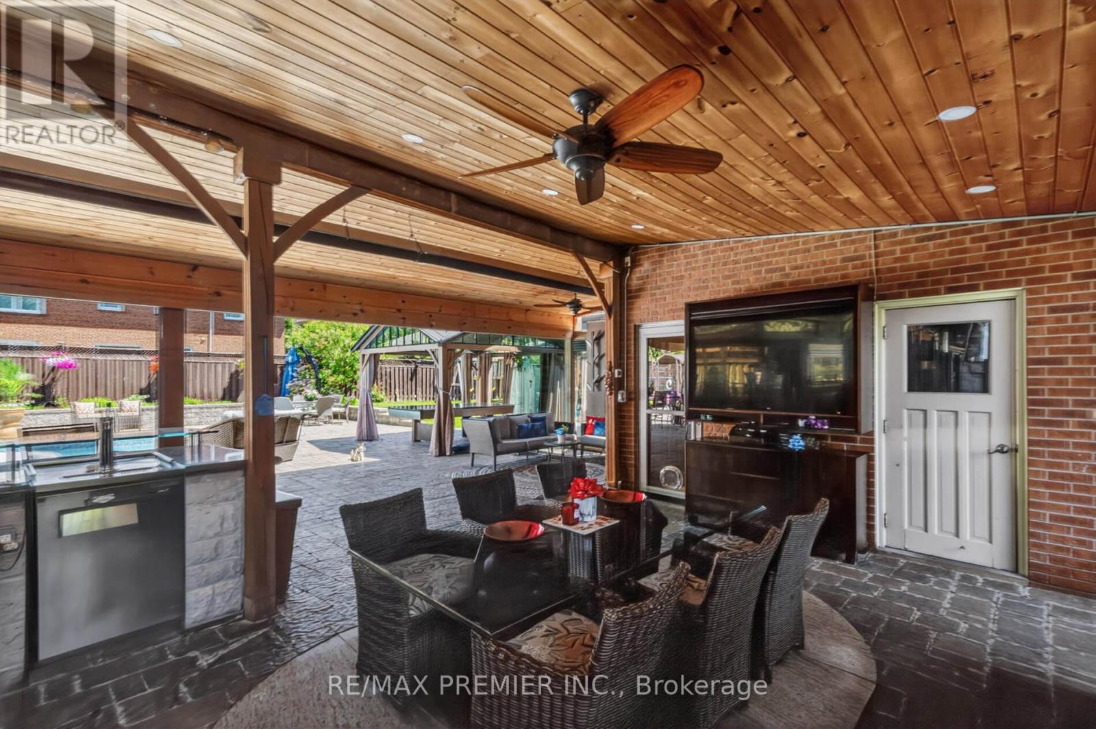 35 LORENGATE PLACE - 34