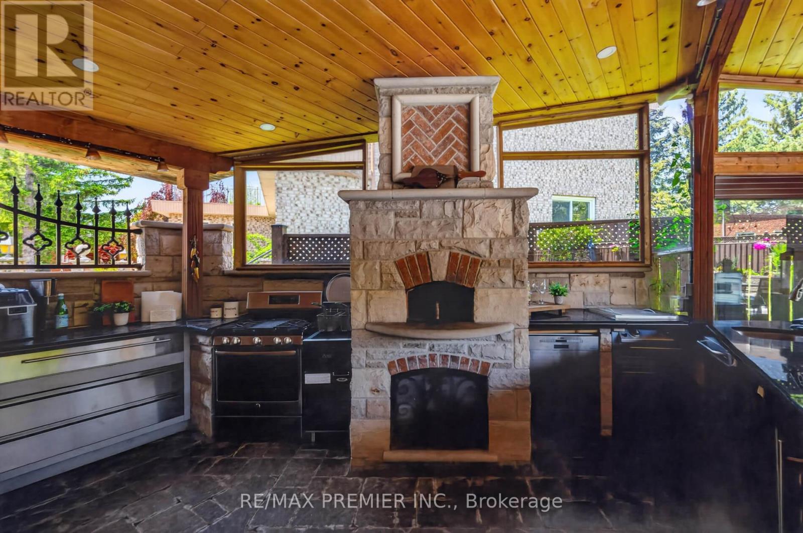 35 LORENGATE PLACE - 35