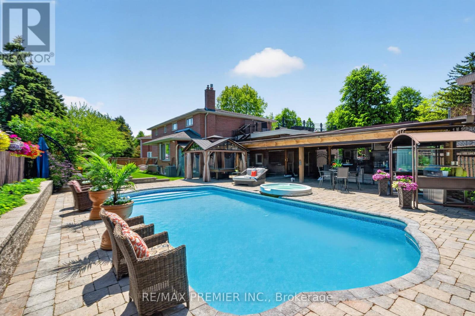 35 LORENGATE PLACE - 38