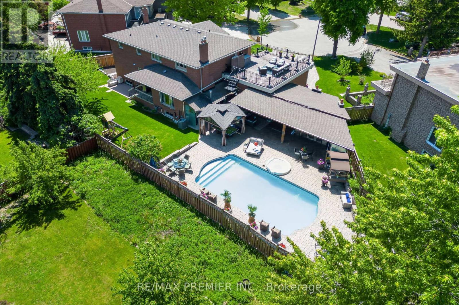 35 LORENGATE PLACE - 42