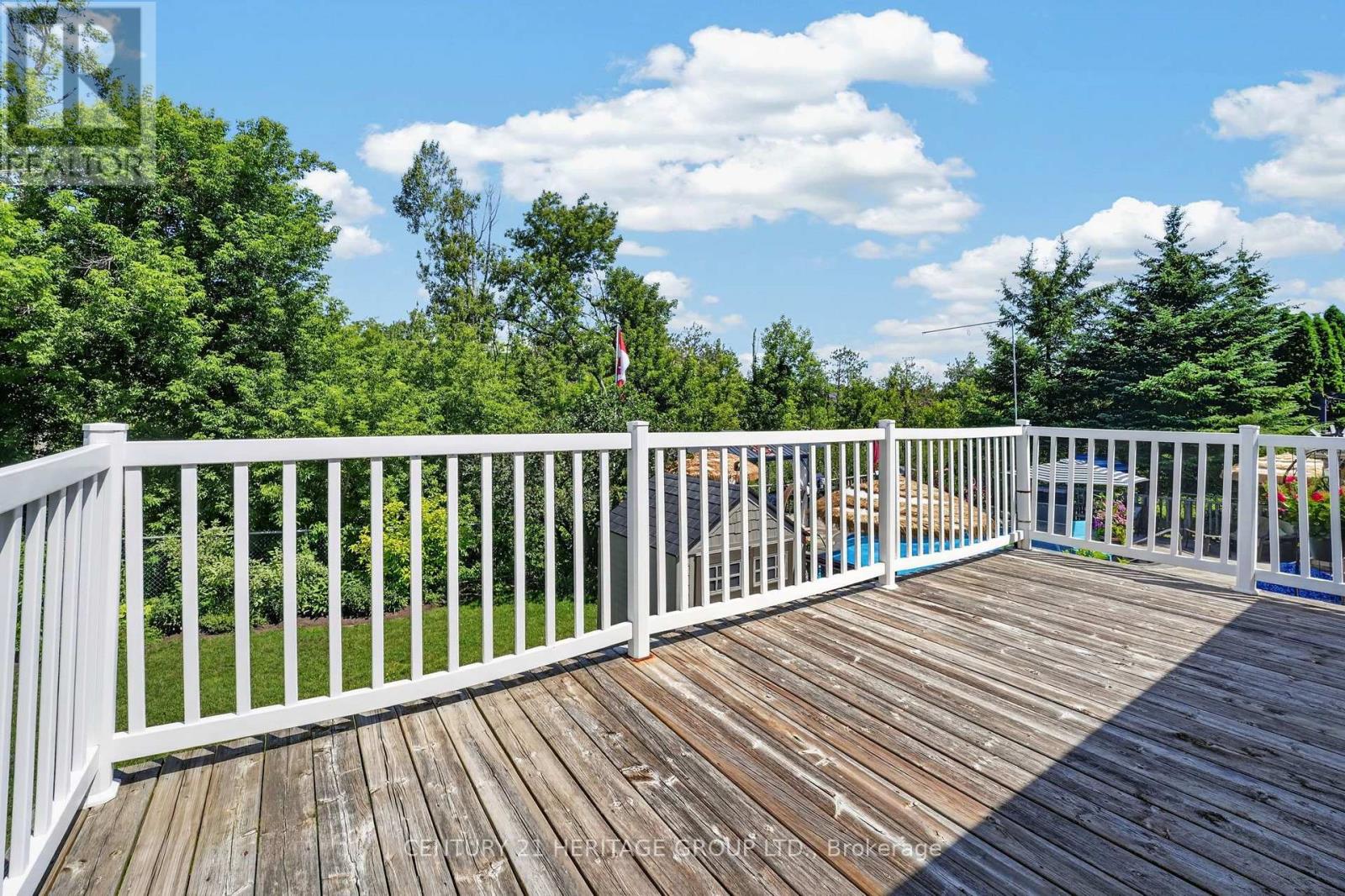 226 LILLIAN CRESCENT - 11