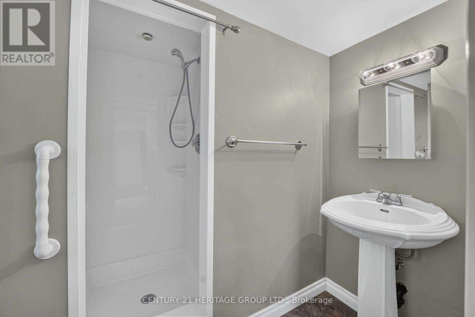 226 LILLIAN CRESCENT - Image 24