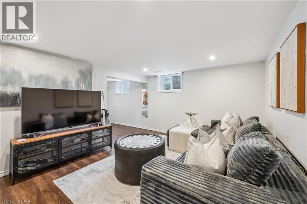 976 GUELPH Street - 23