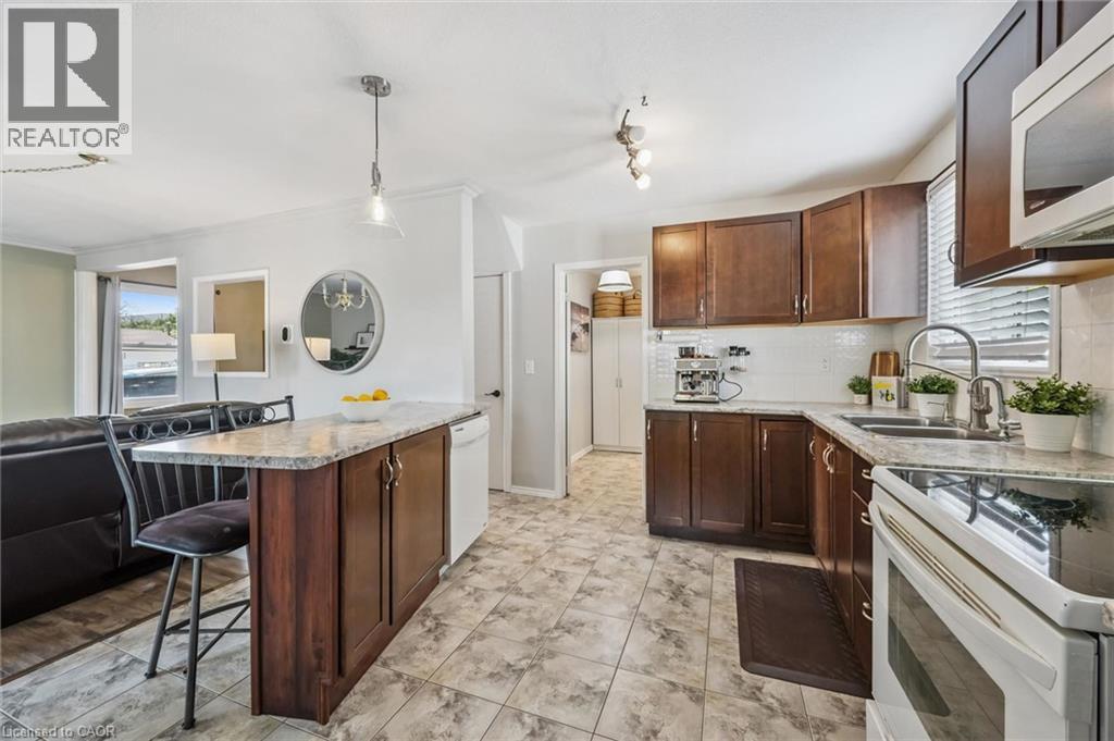 976 GUELPH Street - Image 12