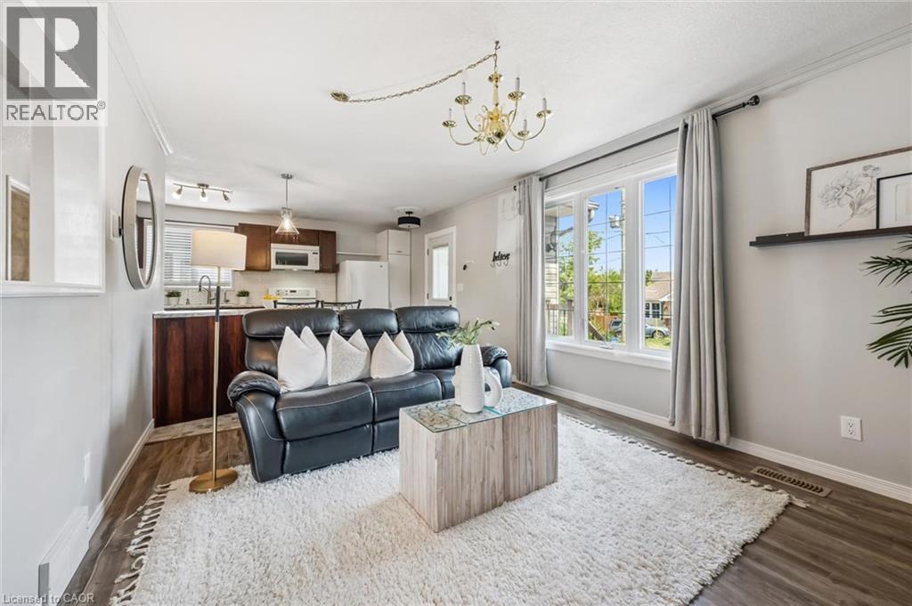 976 GUELPH Street - Image 6
