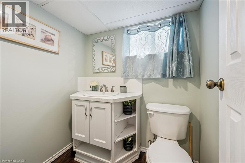 976 GUELPH Street - 25