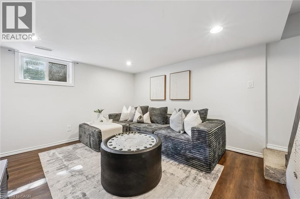 976 GUELPH Street - 22