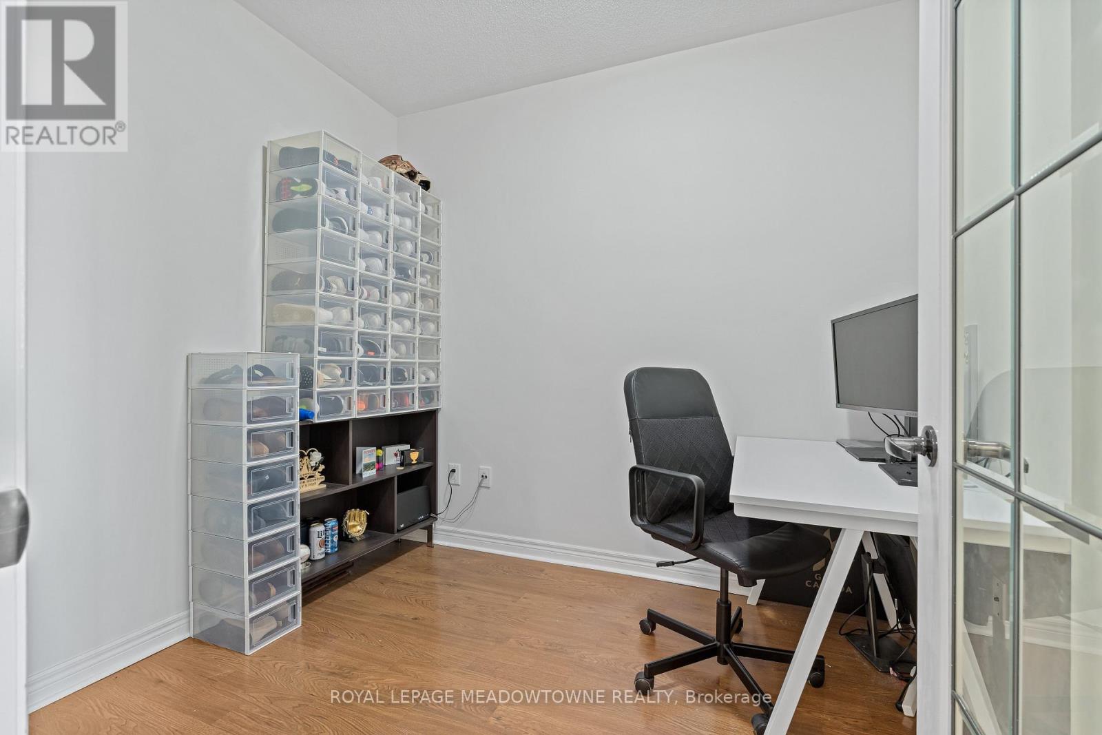 #520 383 MAIN STREET E - 22