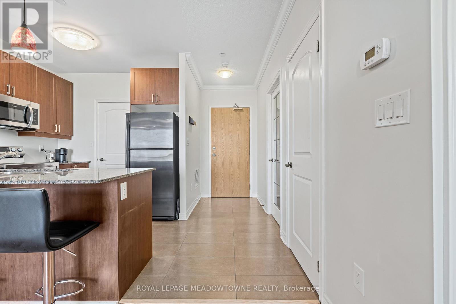 #520 383 MAIN STREET E - 5