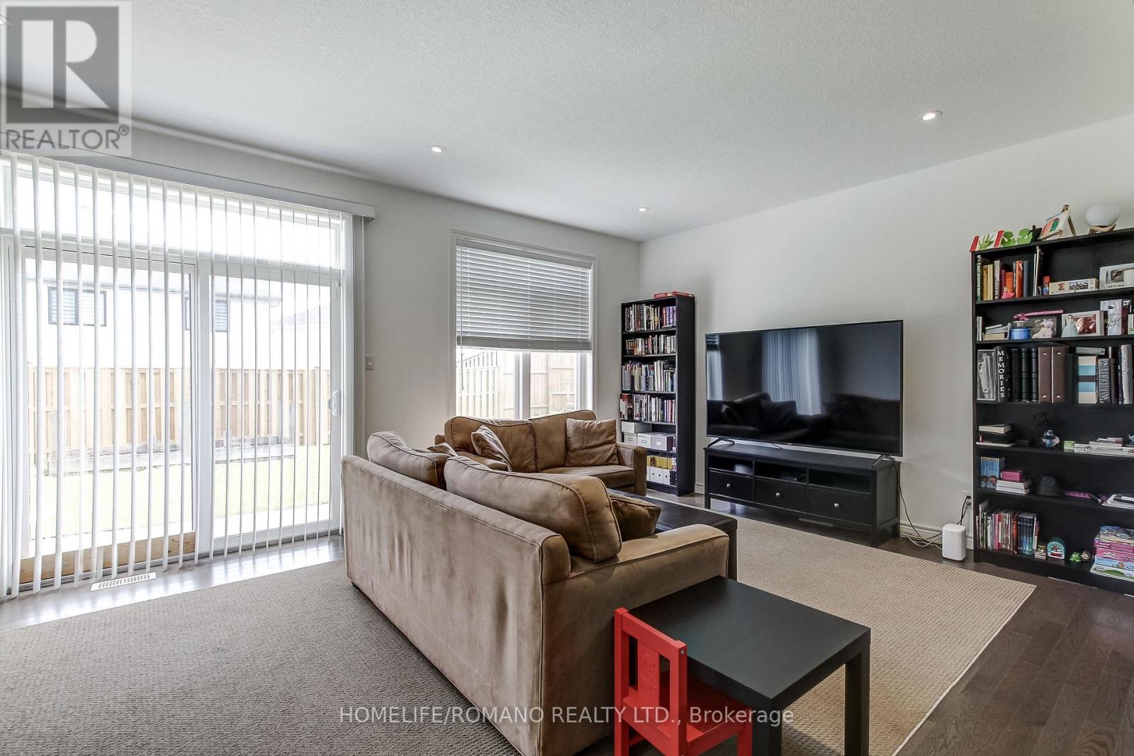 42 DALLAN DRIVE - 24
