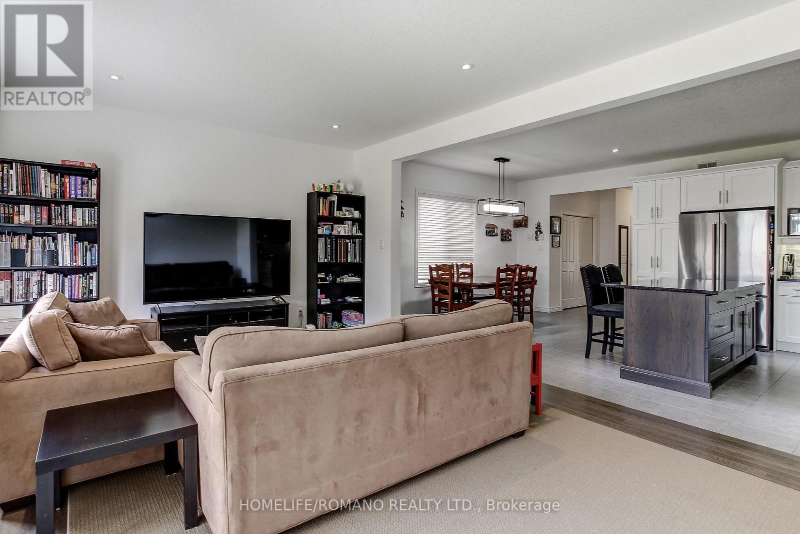 42 DALLAN DRIVE - 25