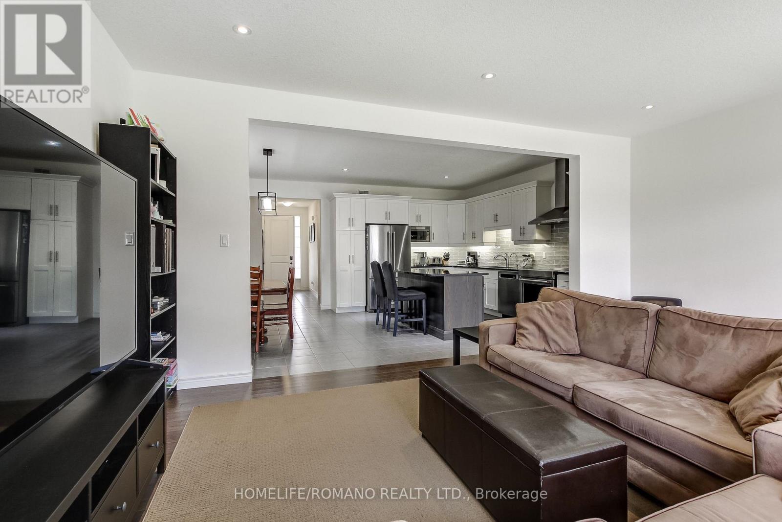42 DALLAN DRIVE - 28