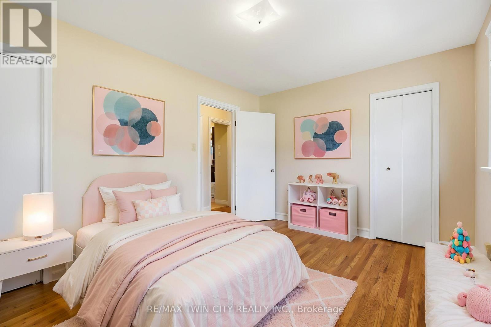 58 LOWREY AVENUE S - Image 19