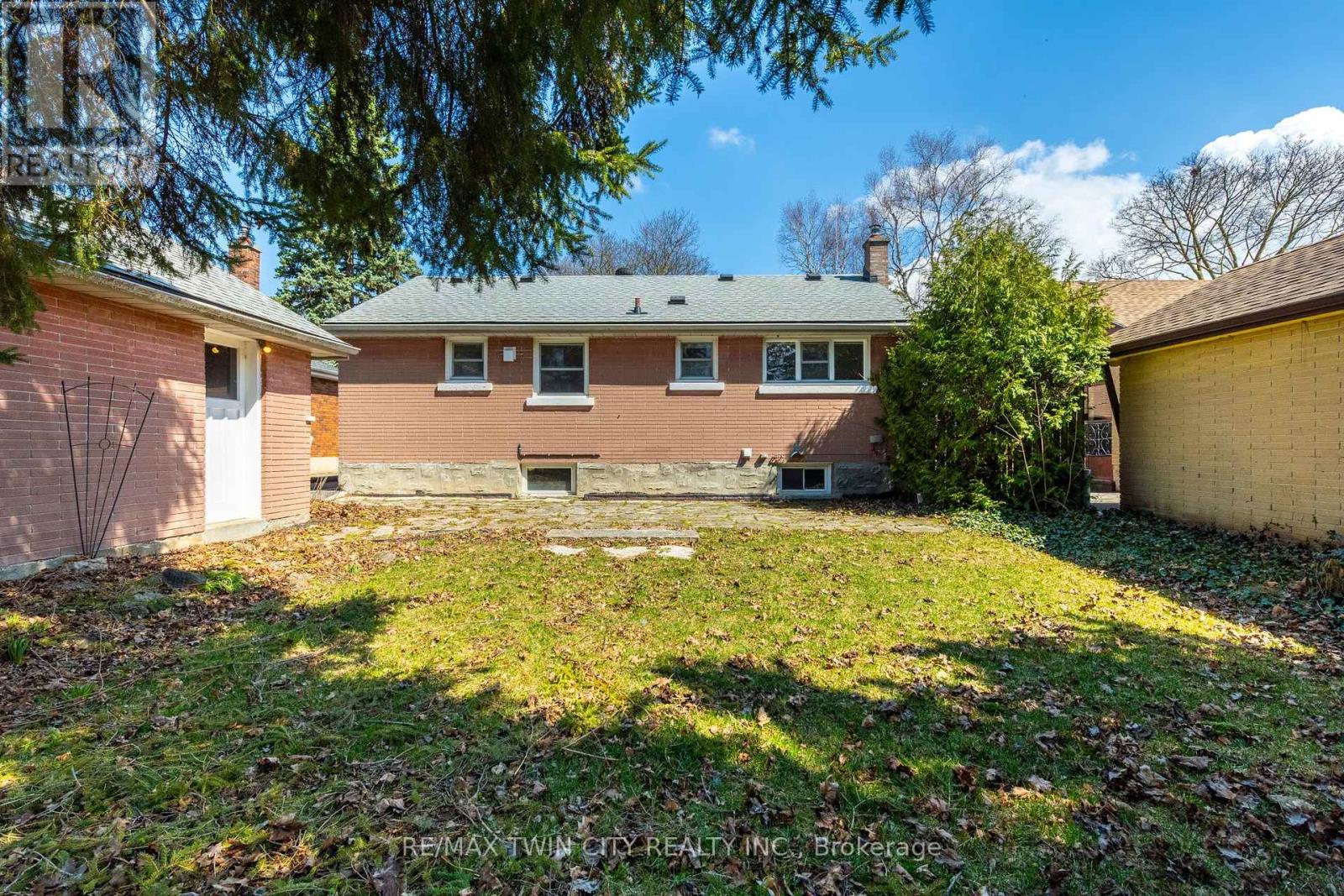 58 LOWREY AVENUE S - Image 38