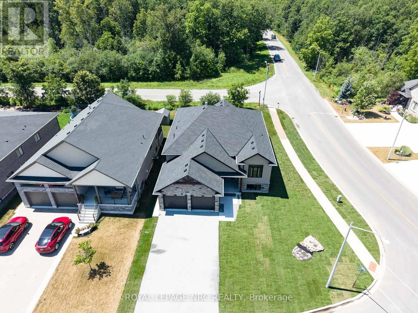 270 LANCASTER DRIVE - Image 42