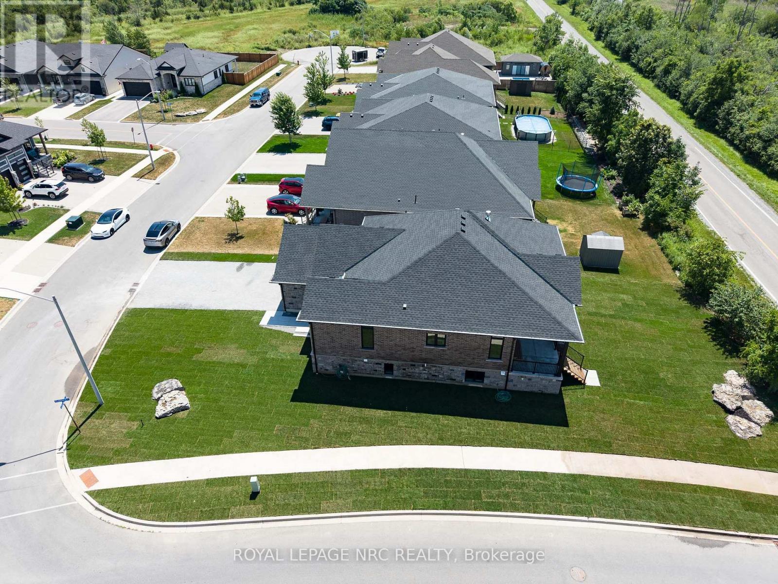 270 LANCASTER DRIVE - Image 44