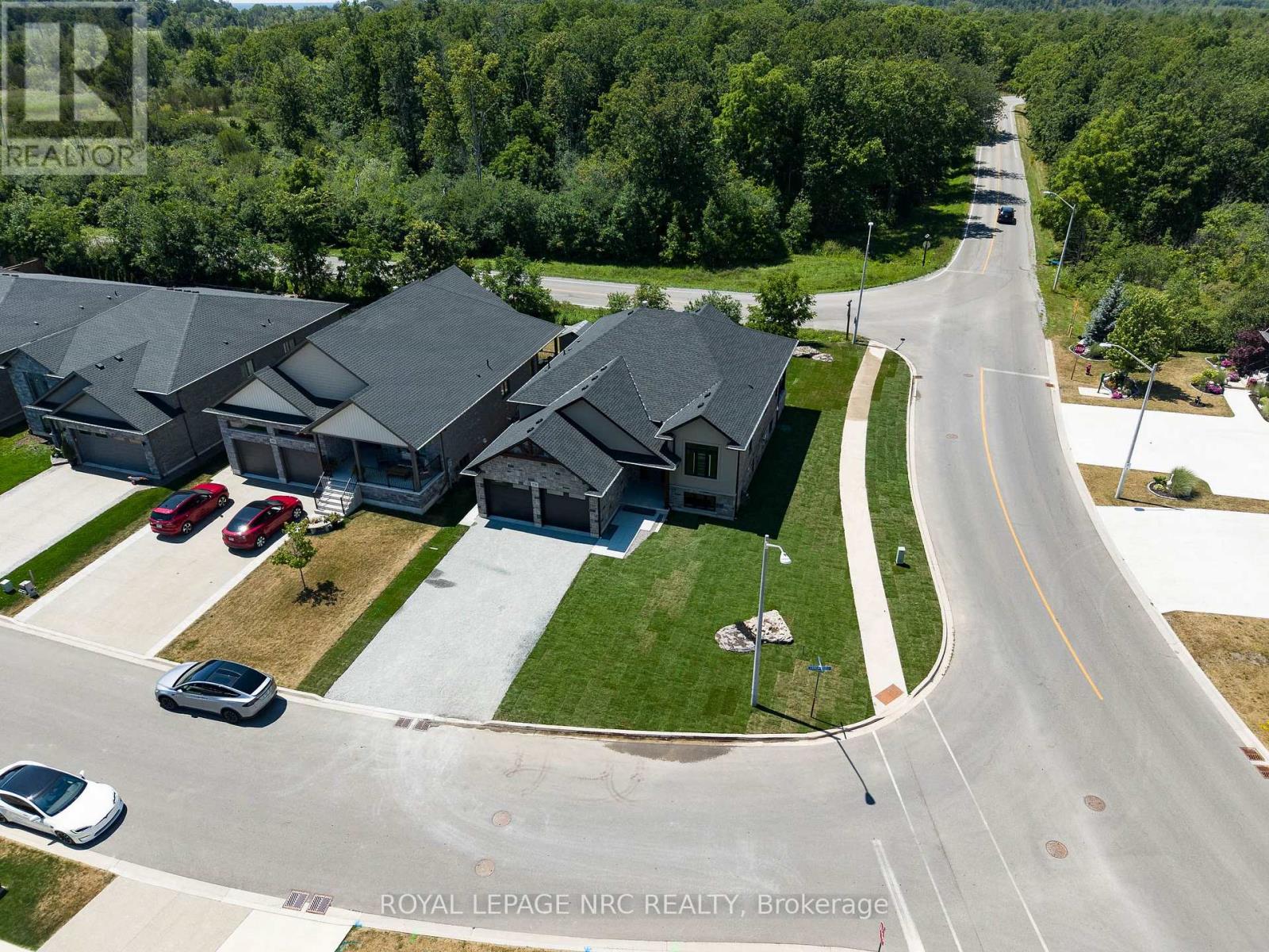 270 LANCASTER DRIVE - Image 46