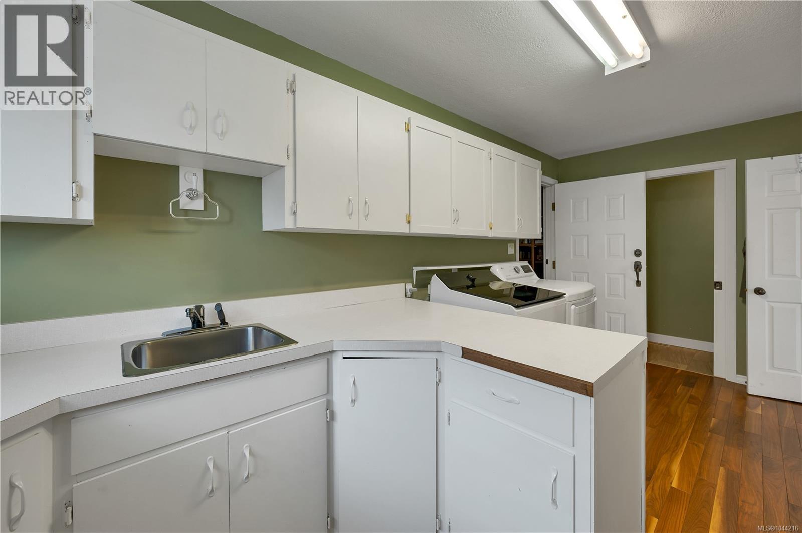 4675 Discovery Dr - Image 39