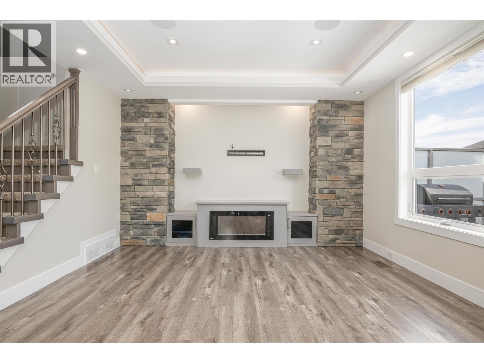 3922 AREND DRIVE - 12