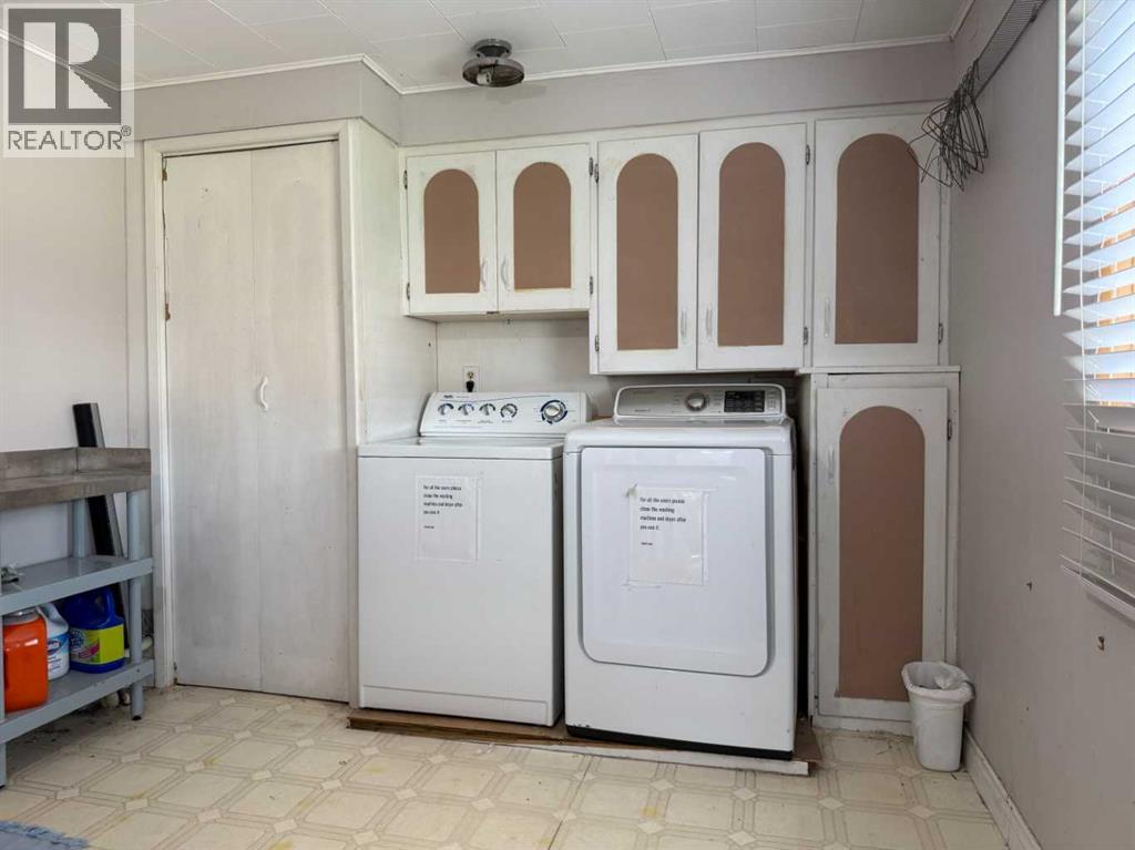 208 2 Street S - 8