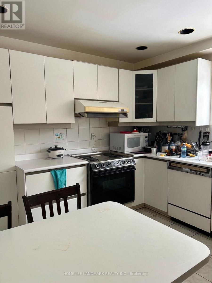 105 WHITEHORN CRESCENT - 2