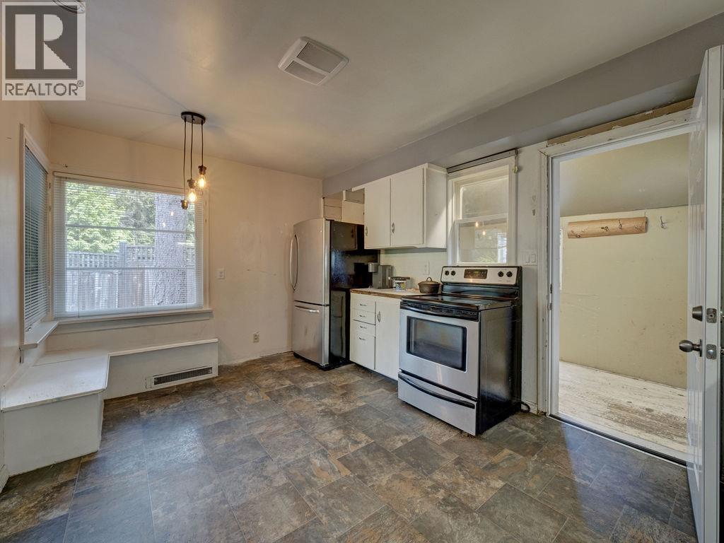 5724 PORPOISE BAY ROAD, Sechelt