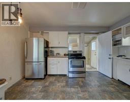 5724 Porpoise Bay Road, Sechelt, BC V0N3A3 Photo 11