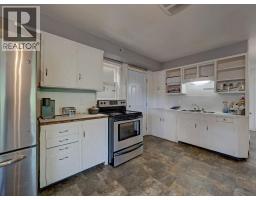 5724 Porpoise Bay Road, Sechelt, BC V0N3A3 Photo 12
