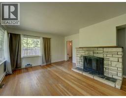 5724 Porpoise Bay Road, Sechelt, BC V0N3A3 Photo 14