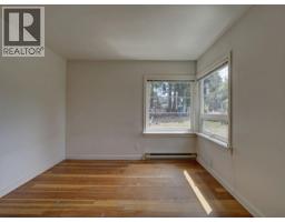 5724 Porpoise Bay Road, Sechelt, BC V0N3A3 Photo 18