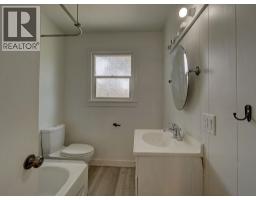 5724 Porpoise Bay Road, Sechelt, BC V0N3A3 Photo 19