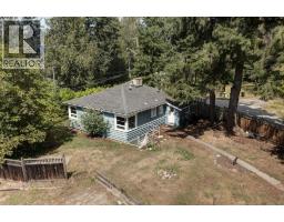 5724 Porpoise Bay Road, Sechelt, BC V0N3A3 Photo 7