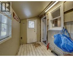 5724 Porpoise Bay Road, Sechelt, BC V0N3A3 Photo 9