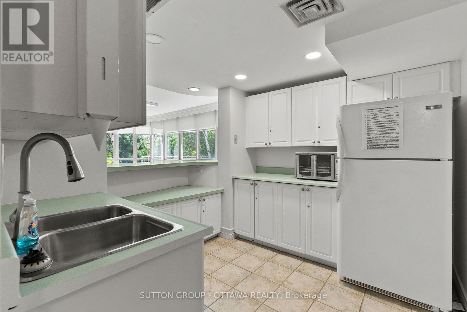 #917 100 GRANT CARMAN DRIVE - 36