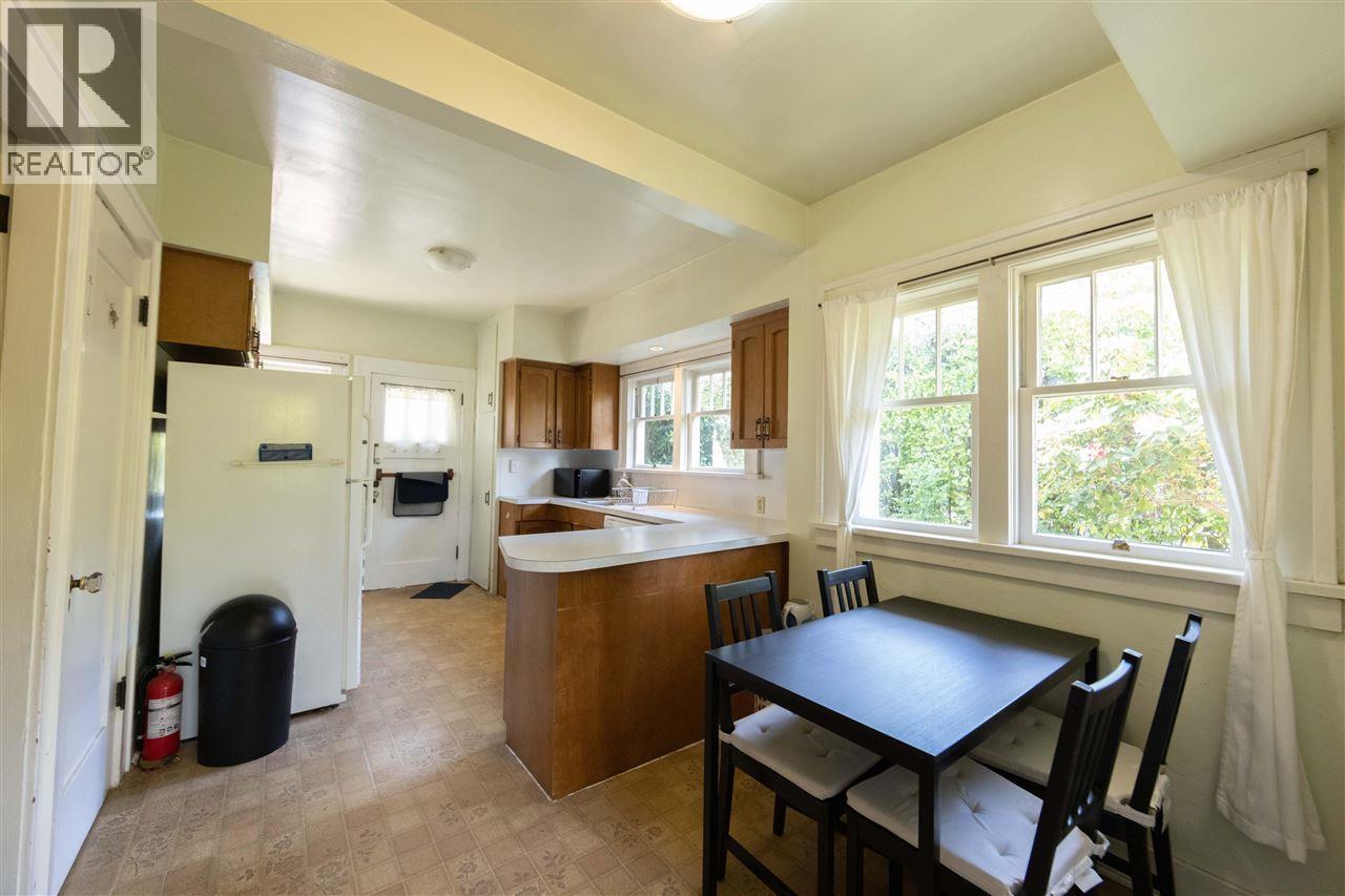 4 Bed, 2 Bath House for Sale in Vancouver – 4674 W 4TH AVENUE, Vancouver – MLS# R3149713 - Image 10
