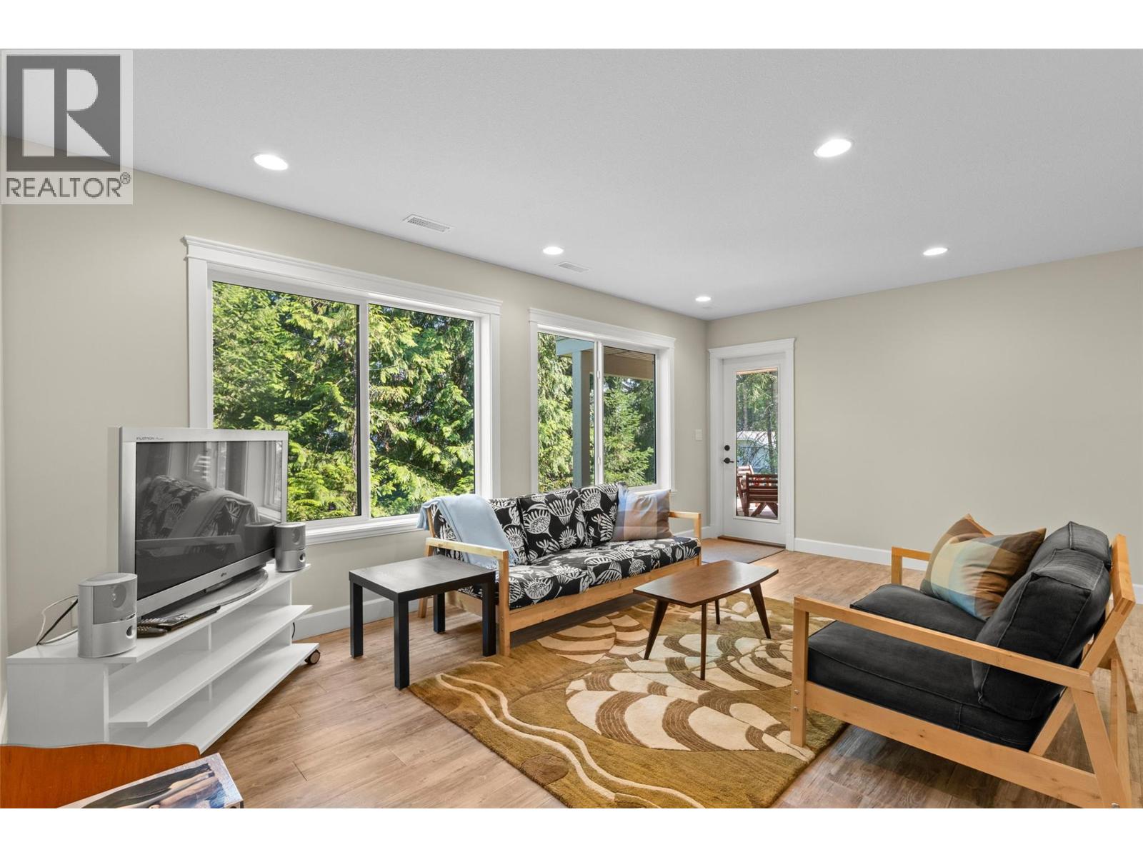 #39 4498 Squilax Anglemont Road - 35