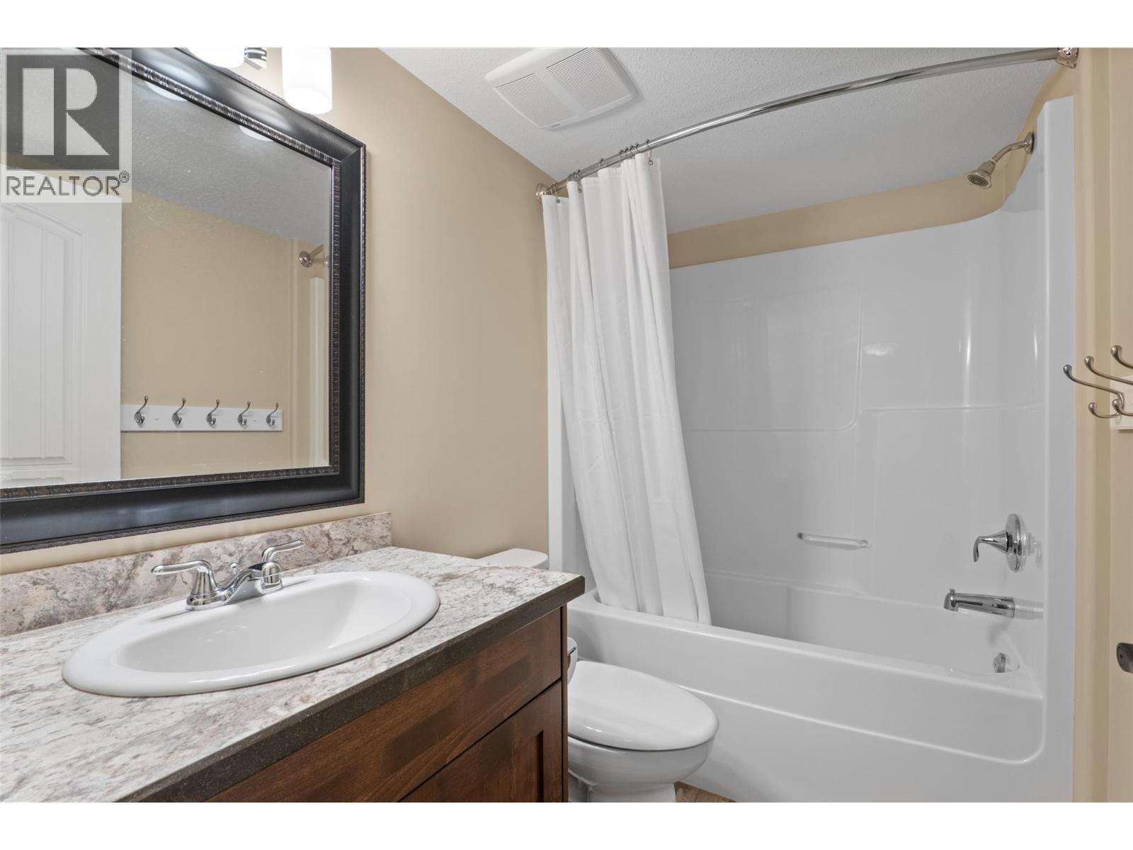 #39 4498 Squilax Anglemont Road - 33