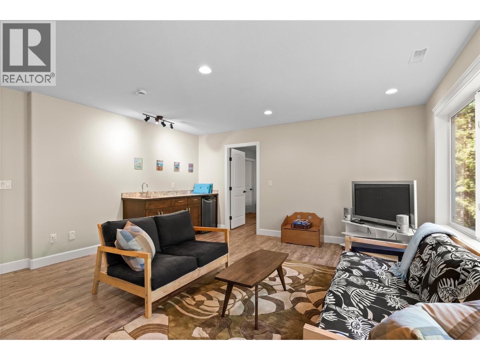 #39 4498 Squilax Anglemont Road - 39