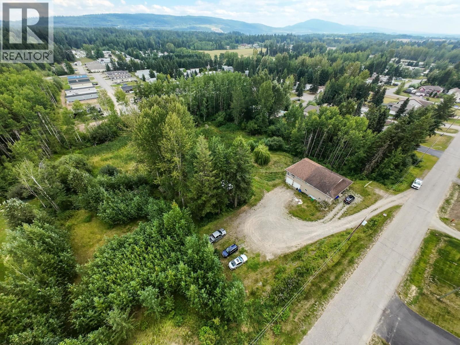 380 DENNIS ROAD - 36