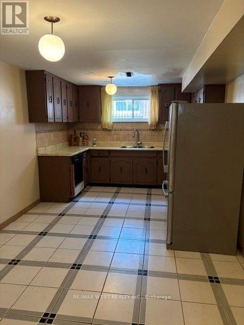 98 JEANNE DRIVE - 13