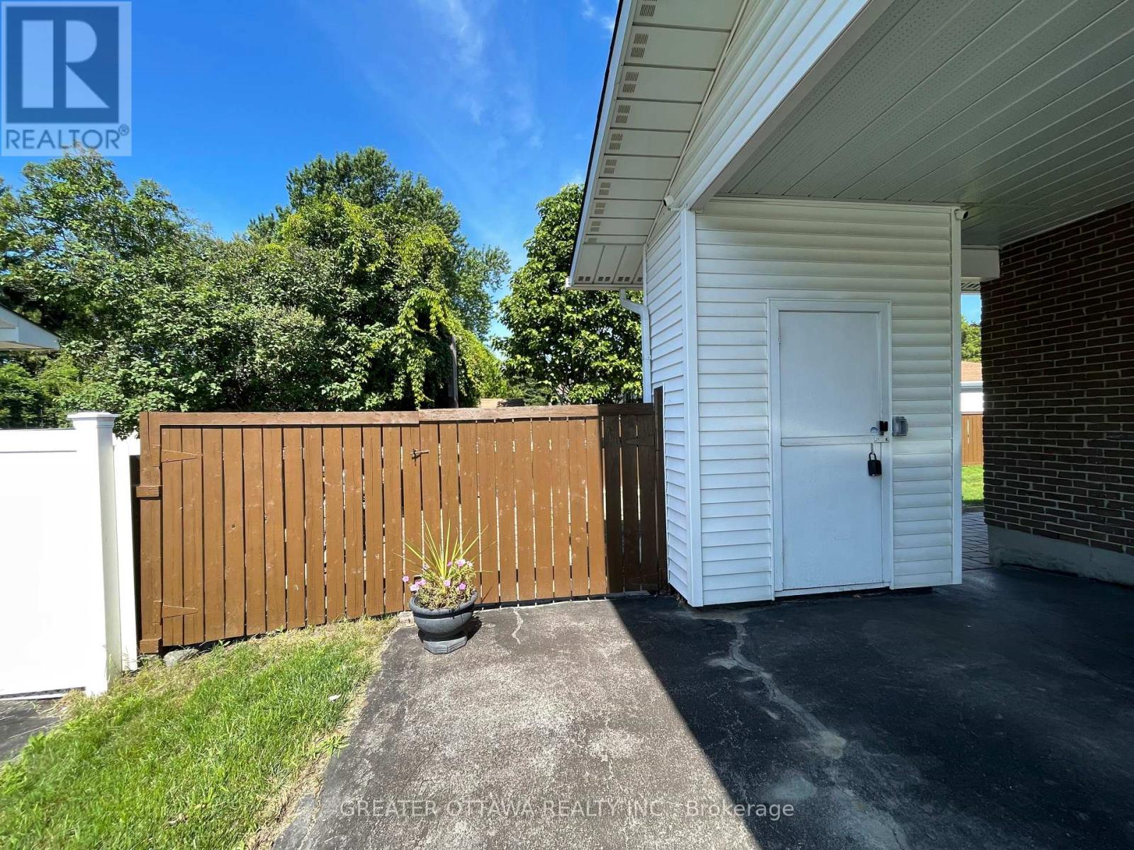 139 ABBEYHILL DRIVE - 19