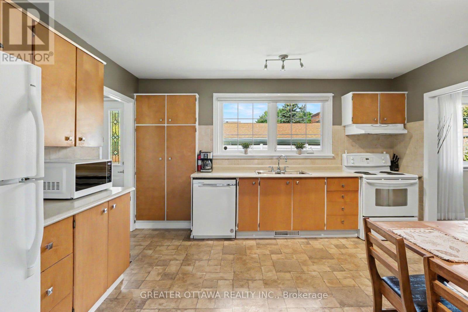 139 ABBEYHILL DRIVE - 4
