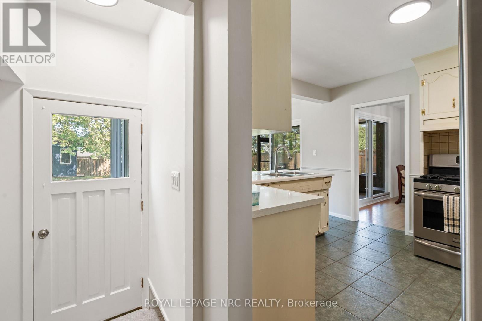 245 RIVERVIEW BOULEVARD - Image 24