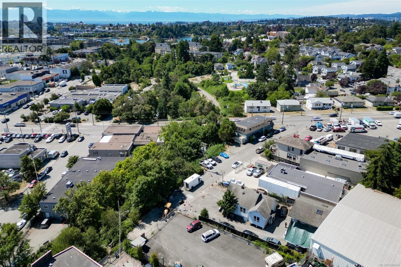  418 Alpha Terrace, Victoria