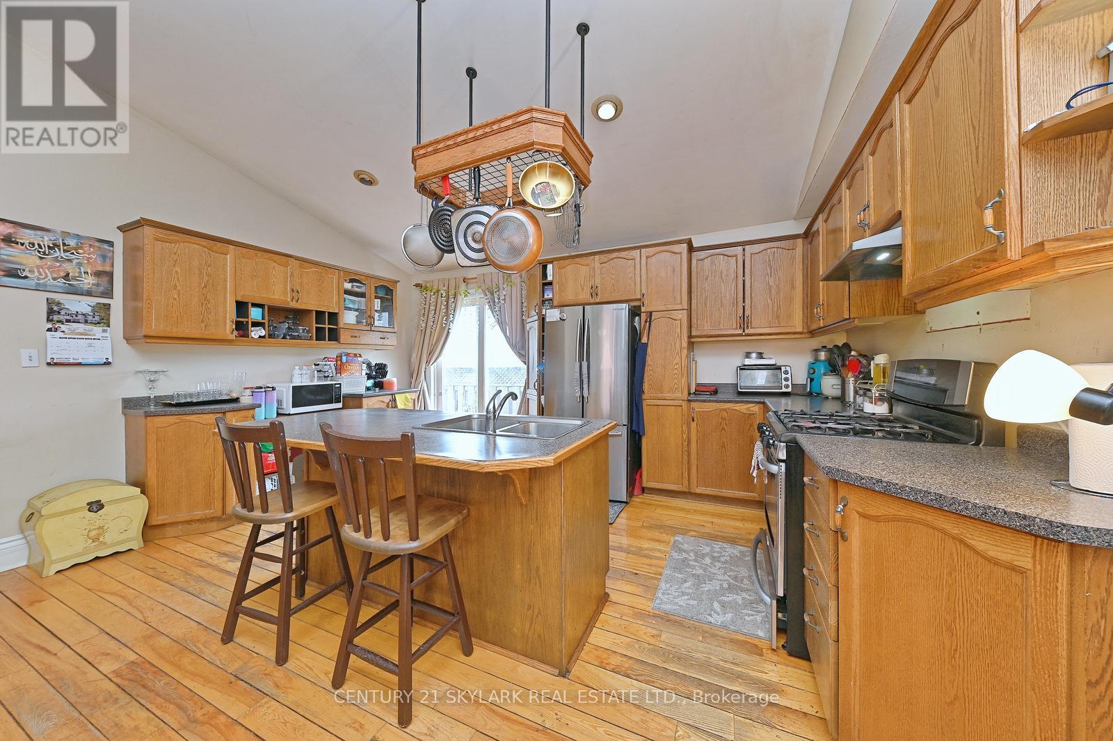 1922 DALHOUSIE CRESCENT - 11